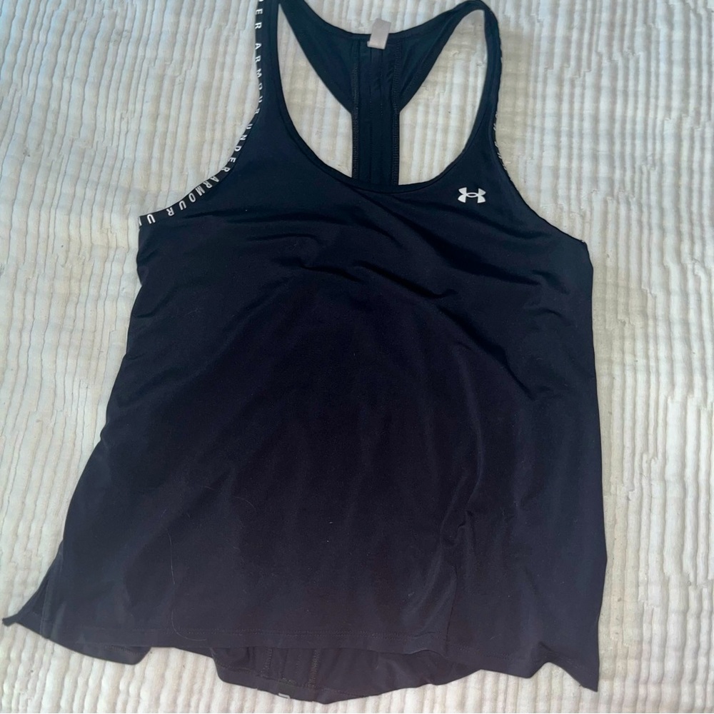 Under Armer ladies M black loose workout tank